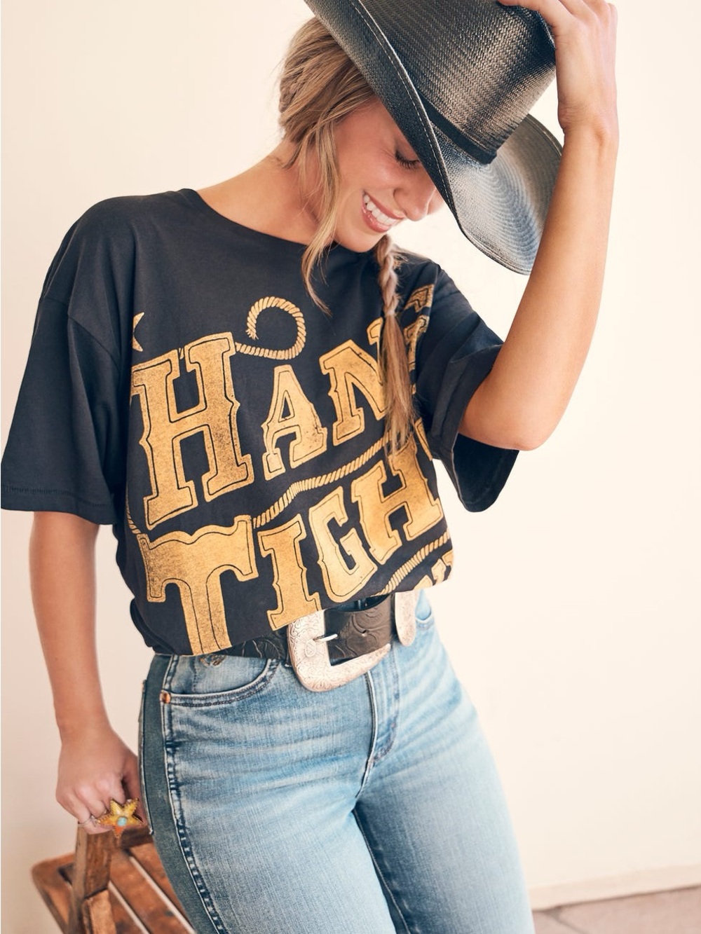 Wrangler Lainey Wilson Hang Tight Honey T-Shirt NWT SZ M MSRP $45